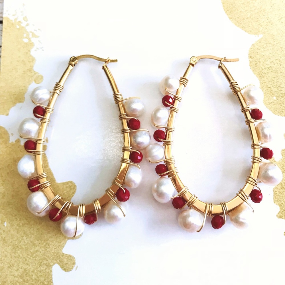 Fresh water pearls and red crystals earrings